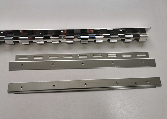 Hakenförmige Suspendierungs-Schienen asphaltieren Teile für PVC-Streifen-Vorhänge stempeln 1.5m
